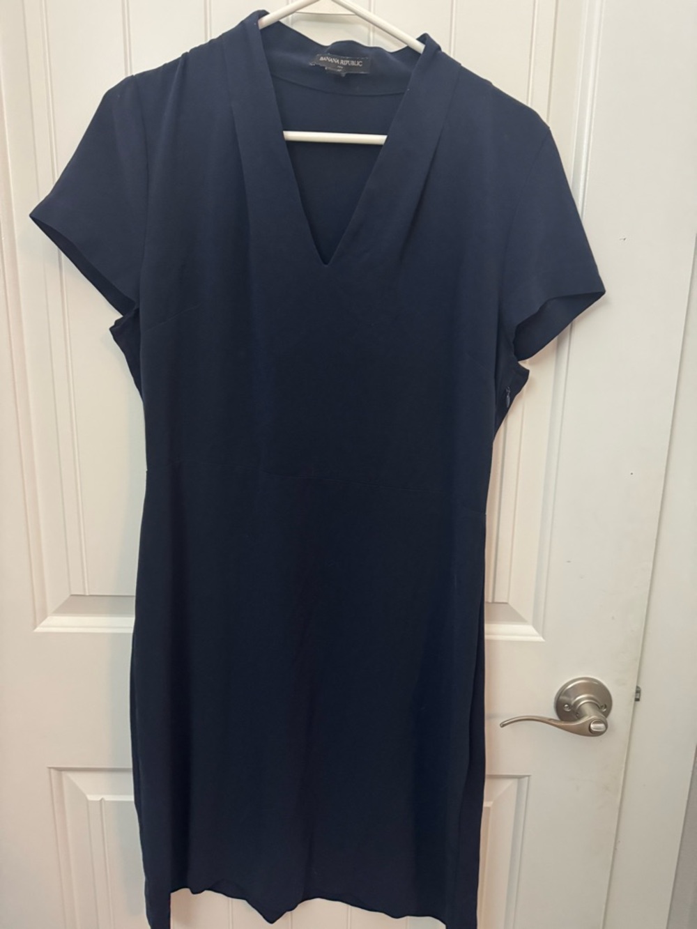 Banana Republic Navy Dress – Size 10 – Classic V-Neck Work Dress F